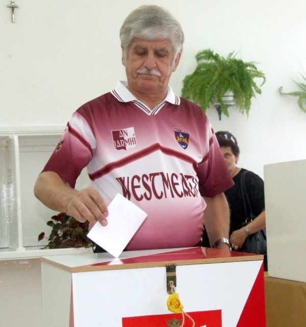 Janusz Mąkosa głosował w obwodowej komisji wyborczej numer 6 w Pionkach.