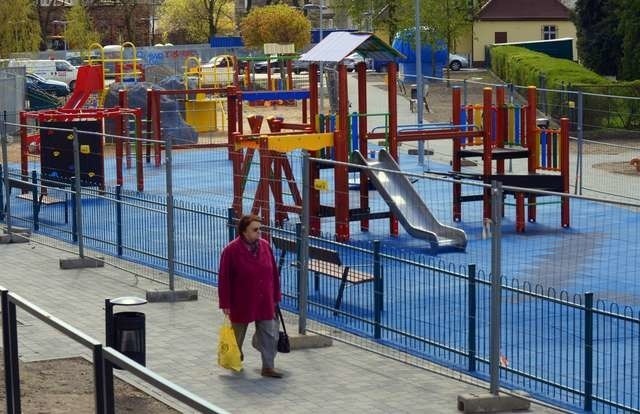 Plac zabaw Marcinkowskiego remont nabrzeża brdyPlac Zabaw budowa Marcinkowskiego