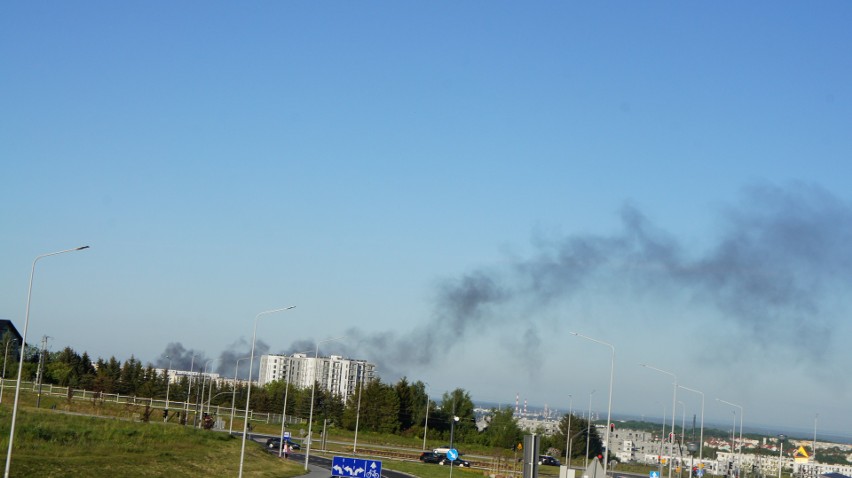 Pożar w centrum Gdańska. Kłęby czarnego dymu nad miastem. We wtorek 2.06.2020 spłonął pustostan przy ul. Kolonia Jordana