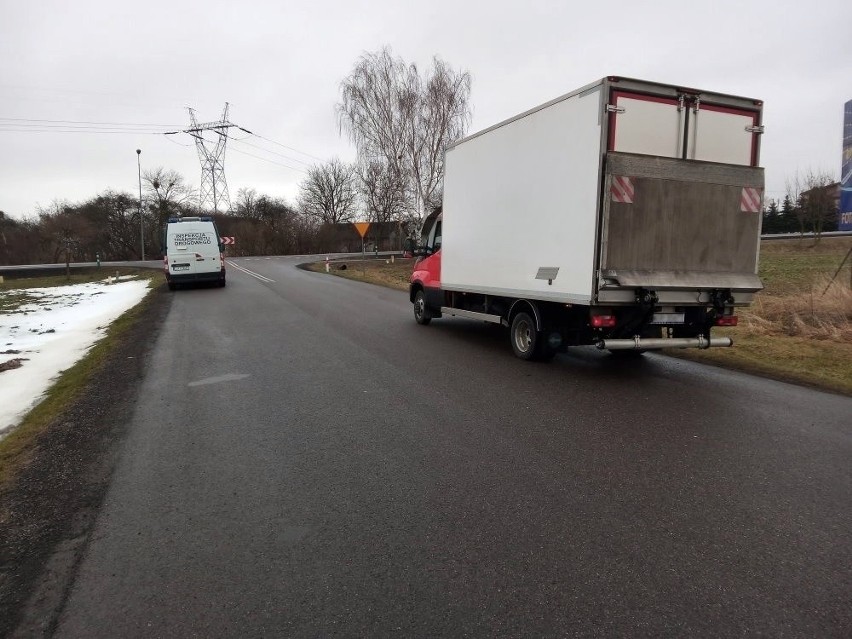 Ważenie pojazdu na punkcie kontroli wykazało, że masa własna...