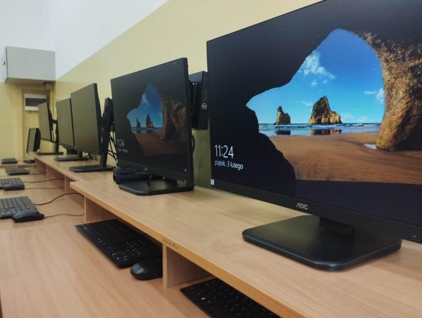 Uczniowie "Piątki" dostali 36 nowych komputerów
