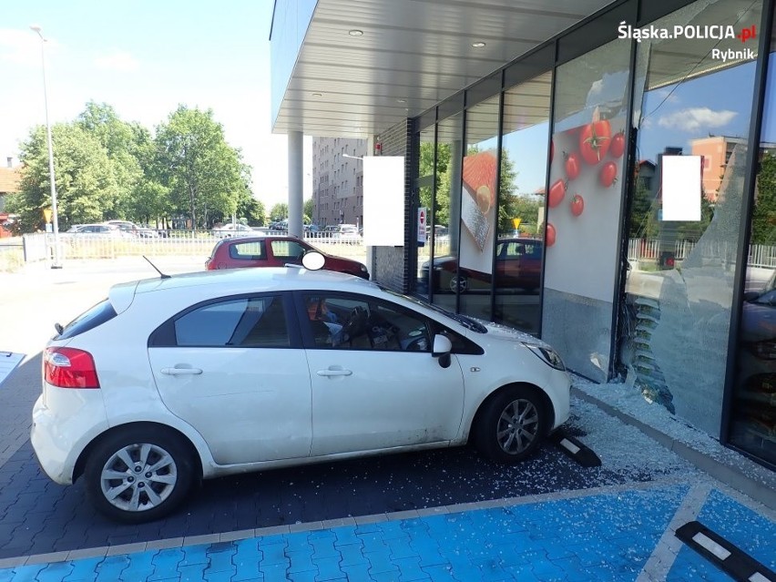 Wjechał do marketu w Rybniku na ulicy Zebrzydowickiej!...