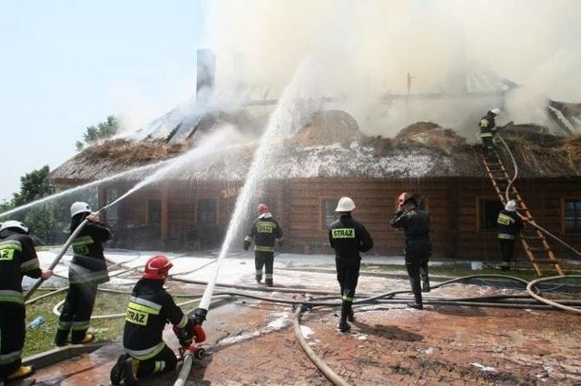 Karczma płonęła w lipcu ubiegłego roku.