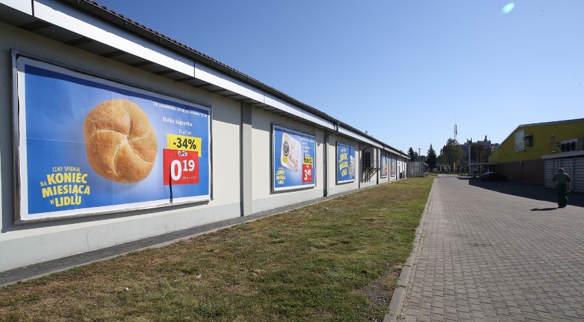 - dyskonty popularnych sieci, Tesco czy Lidl