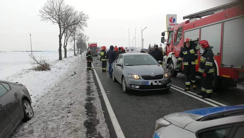 Zderzenie 4 aut miało miejsce na Drodze Krajowej nr 62 na...