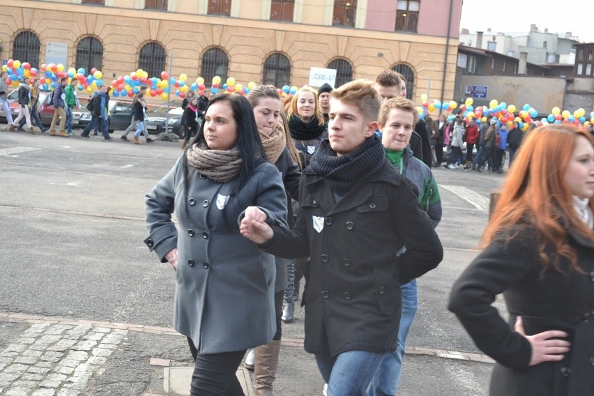 Studniówka 2014. Polonez Maturzystów w Zabrzu