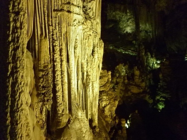 Jaskinie zostały ponownie odkryte w 1959 roku