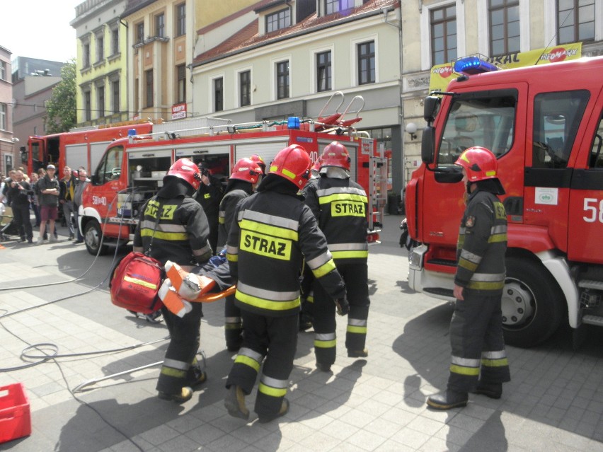 Uroczysty apel z okazji Dnia Strażaka na rynku w Rybniku
