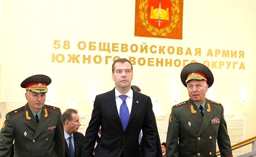 Dmitrij Miedwiediew z wizytą w sztabie 58. Armii (2011 rok)