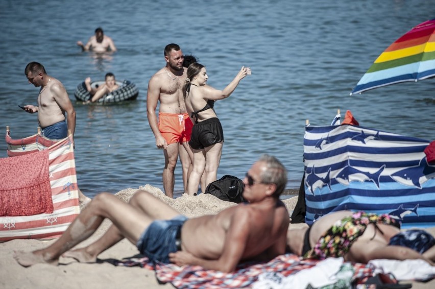 Nadmorskie miejscowości są bardzo zatłoczone. Pogoda ma...