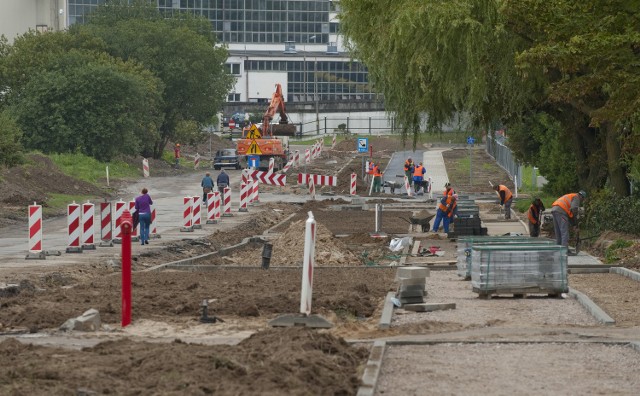 Koszalin. Druga część pierścienia drogowegoNa ścieżce rowerowej zostanie położona jeszcze jedna wierzchnia warstwa.