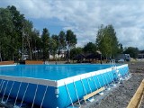 Instalują baseny letnie w Starachowicach. Mają być gotowe na 1 lipca. Zobacz, jak idą prace (ZDJĘCIA)