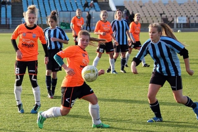 Ostrołęckie piłkarki imponują grą w III lidze.