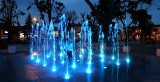 Włoszczowski Rynek po zmroku. Zobacz piękne iluminacje fontanny (ZDJĘCIA, WIDEO)