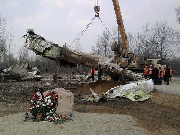 Katastrofa w Smoleńsku. Szczątki polskiego samolotu na miejscu tragedii