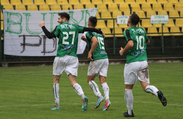 W sobotę 26 września w trzecioligowych Derbach Podkarpacia Stal Stalowa Wola pokonała Siarkę Tarnobrzeg 4:1. Sprawdź, jak oceniliśmy zielono-czarnych za to spotkanie!