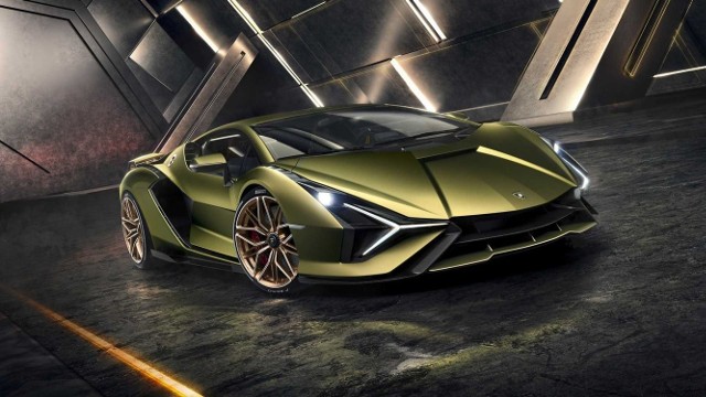 Lamborghini SianSprint do setki trwa zaledwie 2,8 sekundy, a prędkość maksymalna wynosi 350 km/h. Zdecydowano się na napęd na cztery koła oraz zastosowano mechanizm różnicowy o ograniczonym uślizgu. Fot. Lamborghini