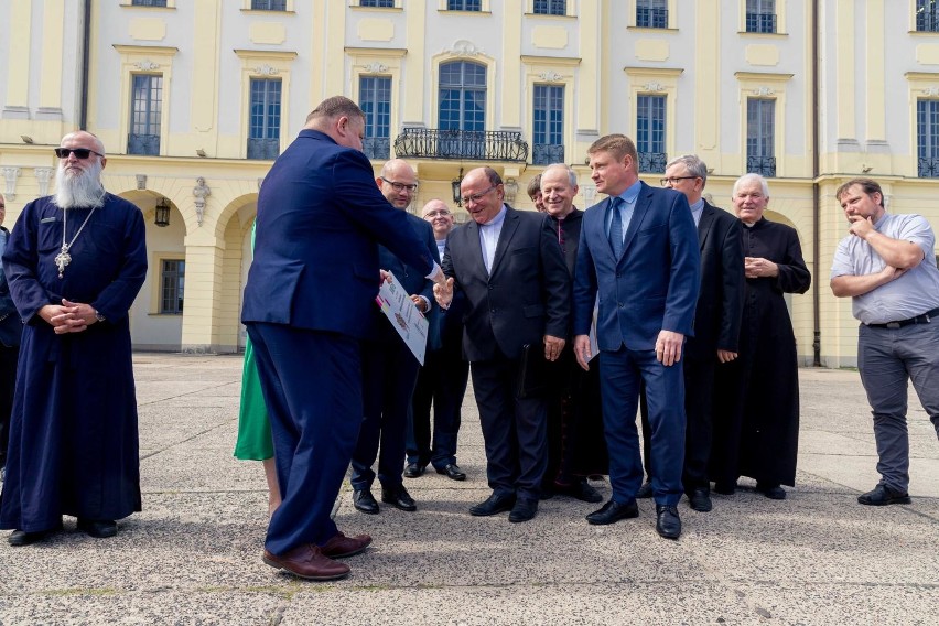 01-08-2019 bialystok urzad marszalkowski marszalek dotacje...