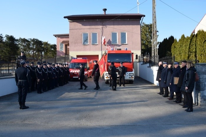 Strażacy z Ochotniczej Straży Pożarnej w Kotuszowie mają nowy wóz. Zobaczcie zdjęcia
