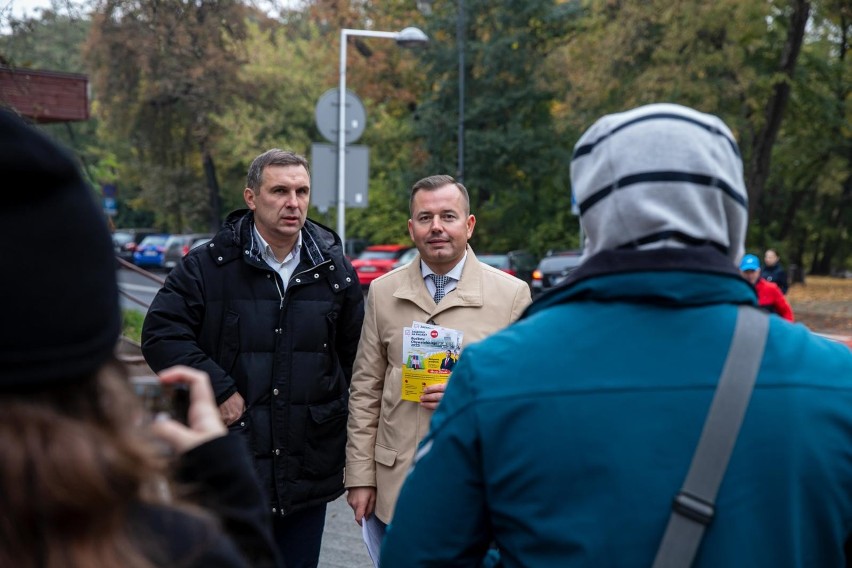 Radni  Jacek Chańko i Henryk Dębowski zachęcali...