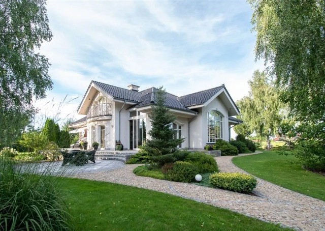 Zobacz ogłoszenia, które dotyczą sprzedaży pięknych i luksusowych nieruchomości z powiatu toruńskiego, które znajdują się na portalu OtoDom.pl. >>>>>