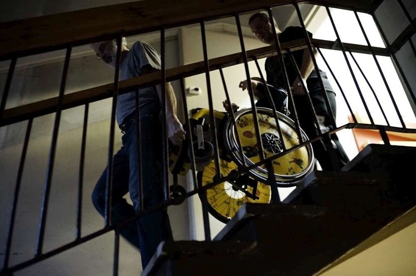 Człowiek Roku 2014: Trzej wujkowie wnoszą uczniów na piętro