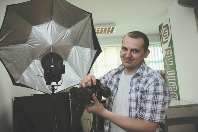 Dobra jakość usług i wygoda klienta – to dewiza Sylwestra Skutnika, ktory prowadzi laboratorium fotograficzne.