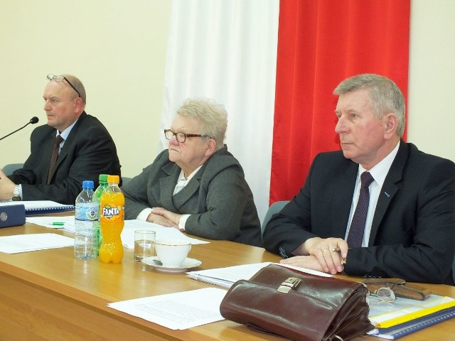Radny Marian Mróz (z prawej) uważa wniosek o wygaszenie jego mandatu za hucpę