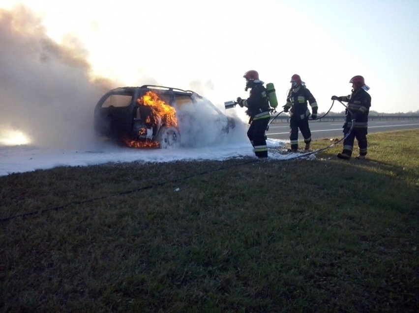 Samochód spłonął na autostradzie A1 4.10.2014 r.
