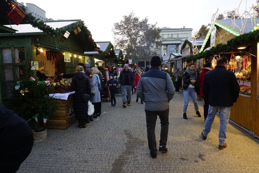 Jarmark na placu Wolności można odwiedzać do 21 grudnia w...