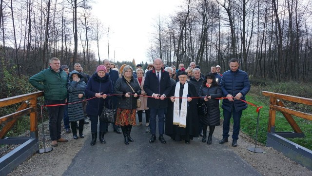 Oficjalny odbiór wyremontowanej drogi gminnej w Przykorach, w gminie Pniewy. Więcej na kolejnych slajdach.