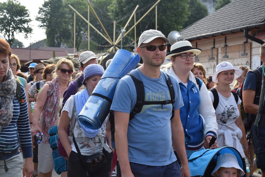 Wspólnota Śródmiejska wyruszyła z Podzamcza do Częstochowy