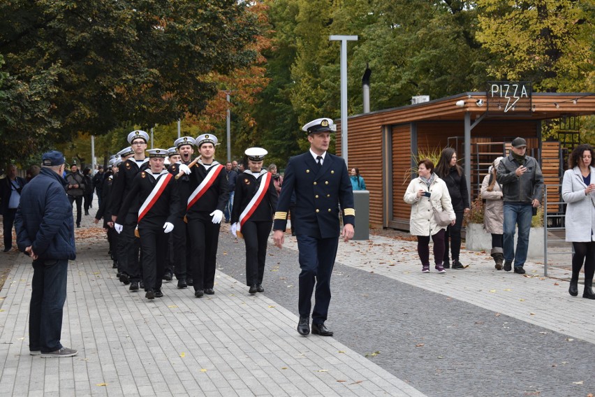 Uroczyste ślubowanie uczniów wrocławskiego Technikum Żeglugi Śródlądowej nad Odrą 