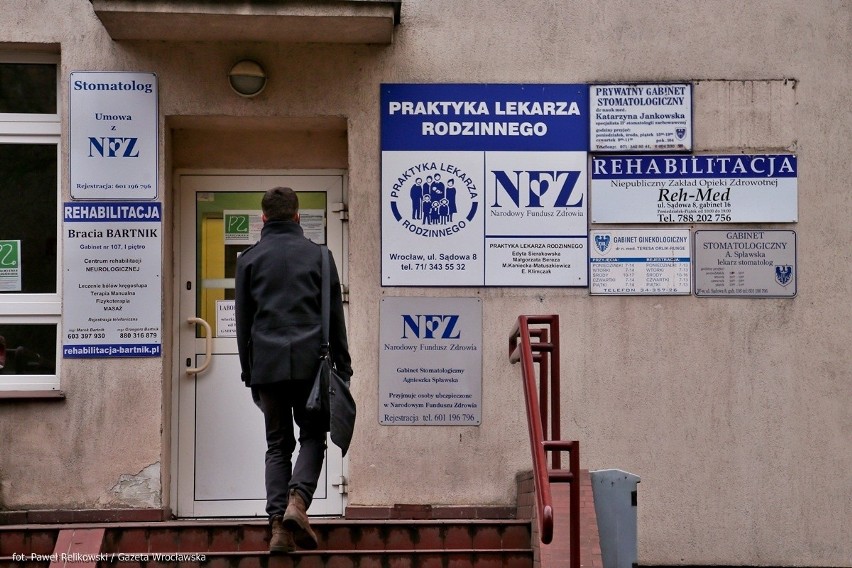 Wrocław: 64 przychodnie zamknięte. Szpitale nie chcą wystawiać recept na refundowane leki
