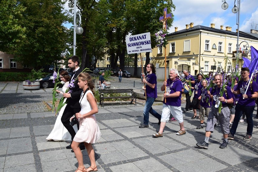 Pielgrzymka Diecezji Sosnowieckiej 2017 dotarła na Jasną Górę z Despacito na ustach ZDJĘCIA, WIDEO