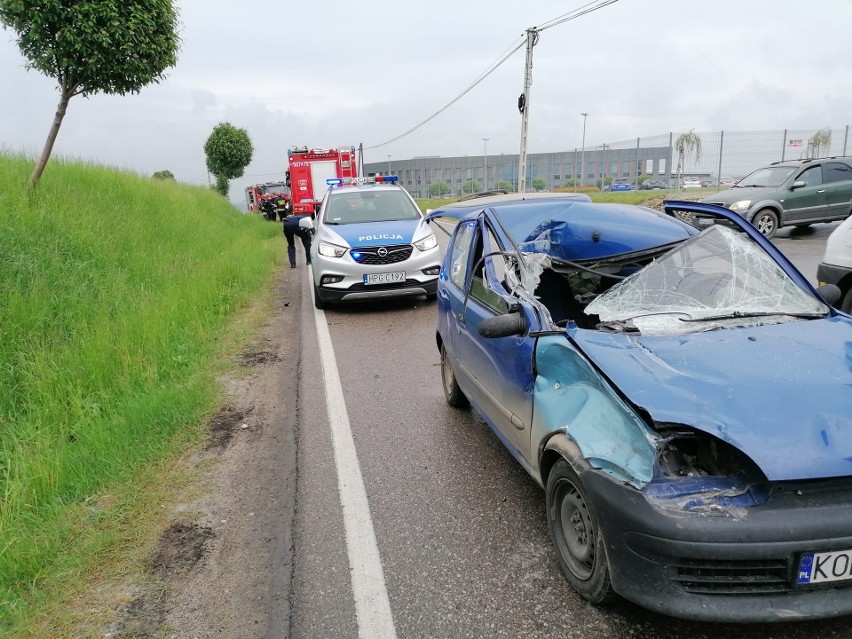 Wypadek z udziałem dwóch samochodów osobowych w Trzyciążu