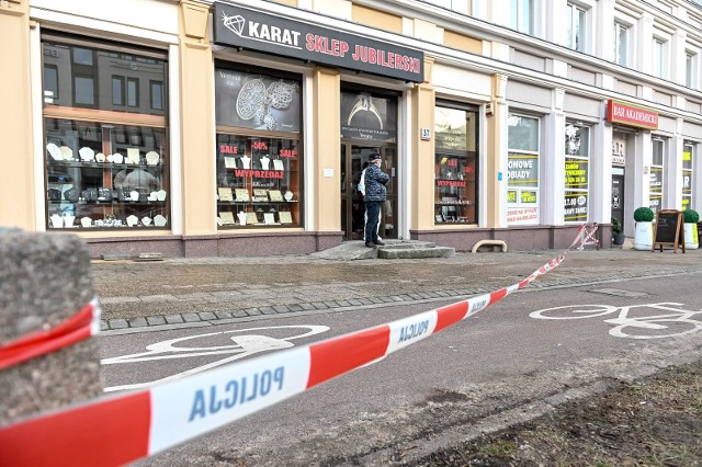 Napad na jubilera we Wrzeszczu w piątek, 22.01.2021 r. Napastnicy użyli gazu, uciekli ze zrabowaną biżuterią!