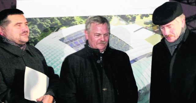 Euro 2012 oficjalnie było gwoździem do trumny Hydrobudowy kierowanej przez Jerzego Ciechanowskiego (w środku)