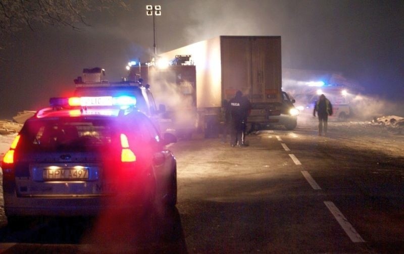 Litewski tir zmiazdzyl toyote avensis. Trzy osoby nie zyją,...