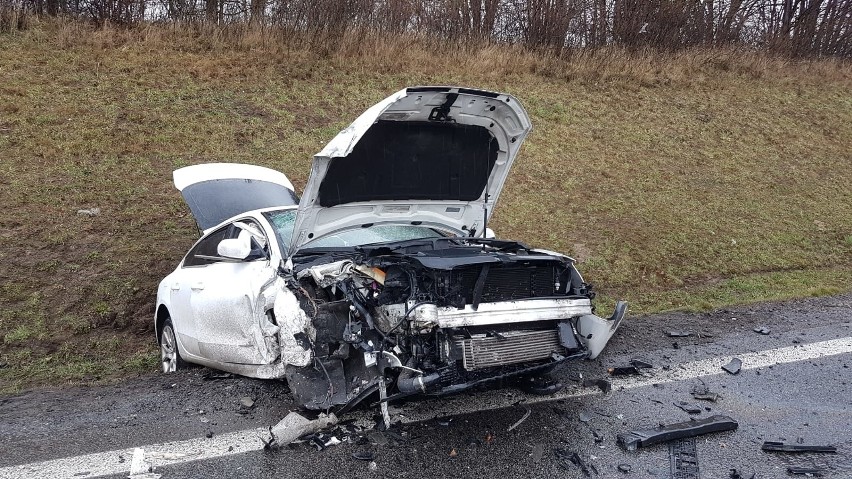 Śmiertelny wypadek w Poganicach między Słupskiem a Lęborkiem 9.03.2019. Jedna osoba nie żyje, jedna trafiła do szpitala 