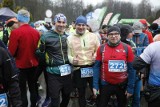 XVIII Śląski Maraton Noworoczny Cyborg 2024 ZDJĘCIA, WYNIKI Tłum biegaczy w Parku Śląskim. Humorów nie popsuła nawet deszczowa pogoda  