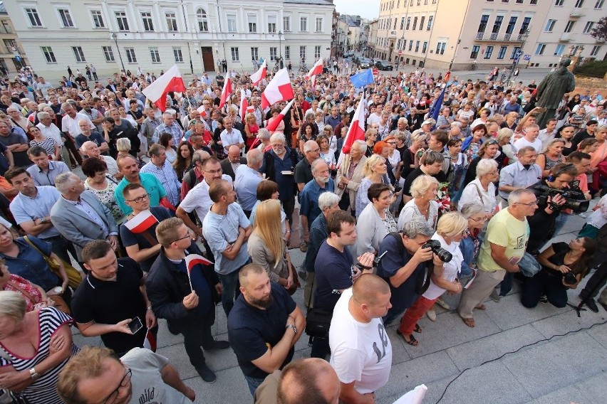 Wielka manifestacja w centrum Kielc „Wolne Sądy” z tysiącami uczestników  