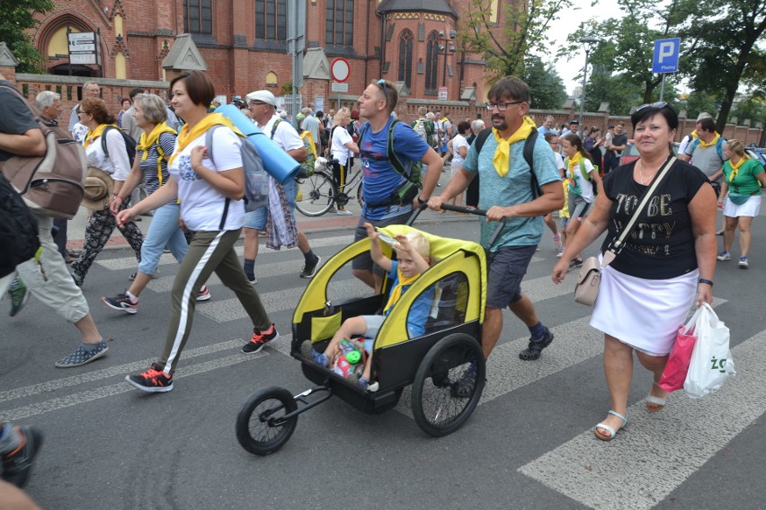 W środę, 31 lipca krótko przed godziną 10 wierni wyruszyli...