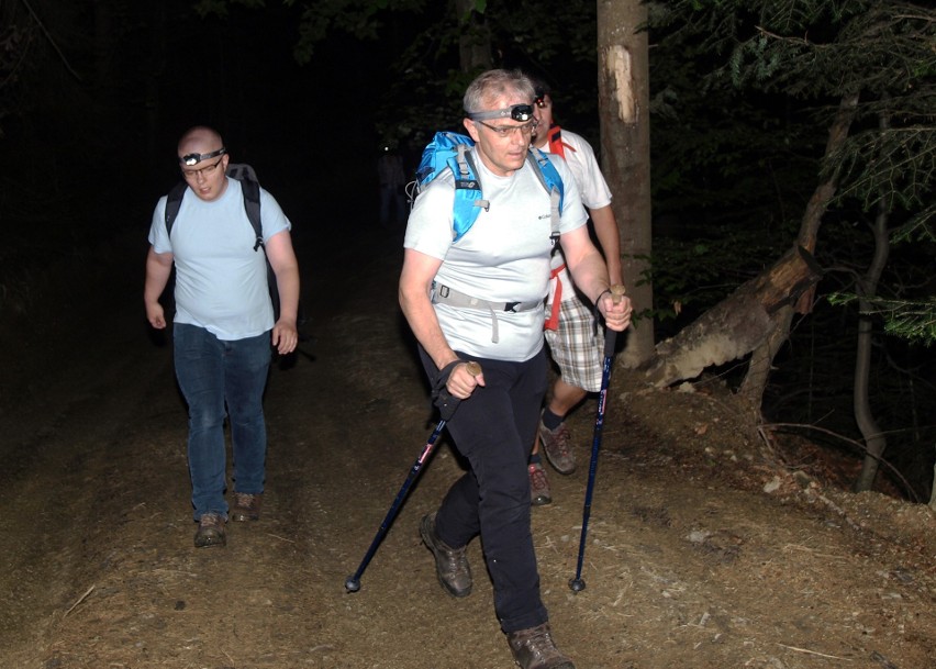 Odkryj Beskid Wyspowy. W sobotni wieczór wspięli się na Ćwilin, a w niedzielny poranek pokonali Łopusze Wschodnie