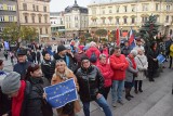 Manifestacja w Bielsku-Białej pod hasłem "ZostajeMY w Unii". Spontaniczny protest na bielskim placu Chrobrego