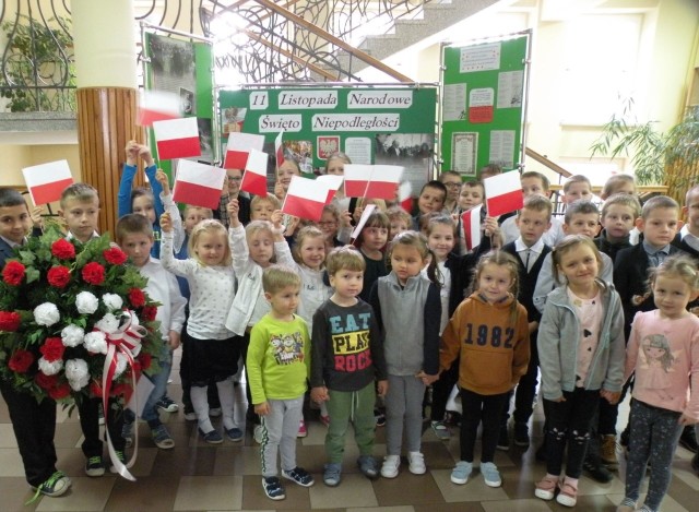 Uczniowie w Mariówce świętowali Dzień Niepodległości.