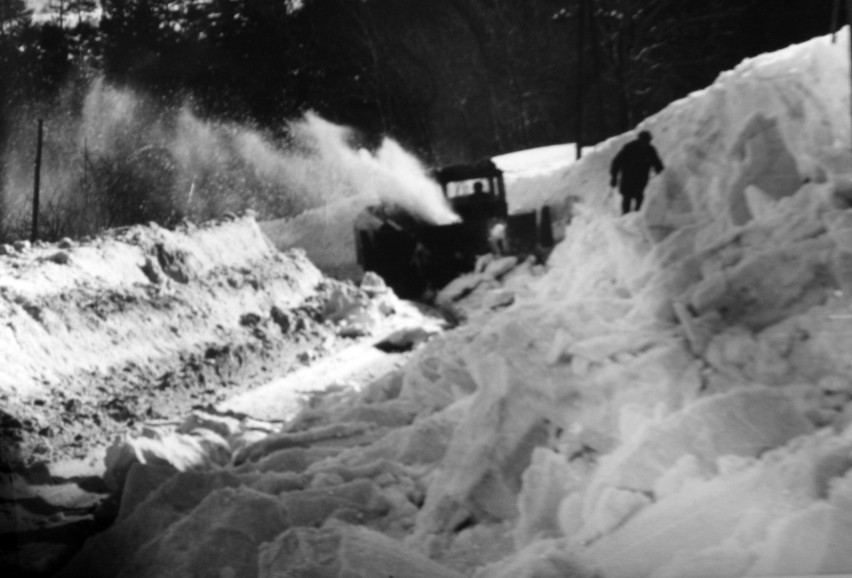  Kwiecień 1972 r. Wokół była wiosna, a w Kasinie Wielkiej pociąg utknął w zaspie