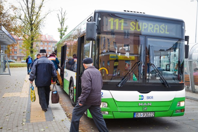 Z autobusu komunikacji miejskiej linii nr 111 chętnie korzystają mieszkańcy Supraśla, którzy dojeżdżaja do Białegostoku            