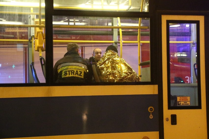 Trzy osoby ranne w poważnym wypadku tramwaju i audi. Nie jeżdżą tramwaje na Kowale 