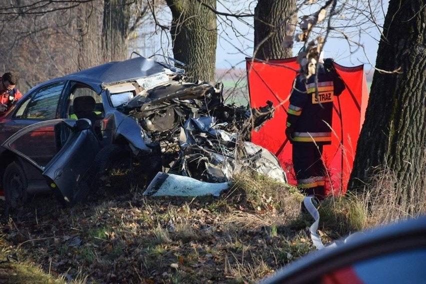 Tragiczny wypadek na drodze Strzelin - Ząbkowice. Jedna osoba nie żyje, dwie są ranne